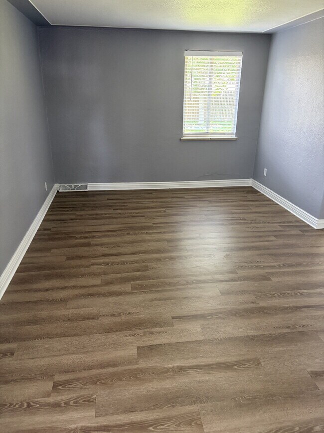 Building Photo - Freshly Updated 1-Bedroom Apartment in Denver – Move-In Ready!