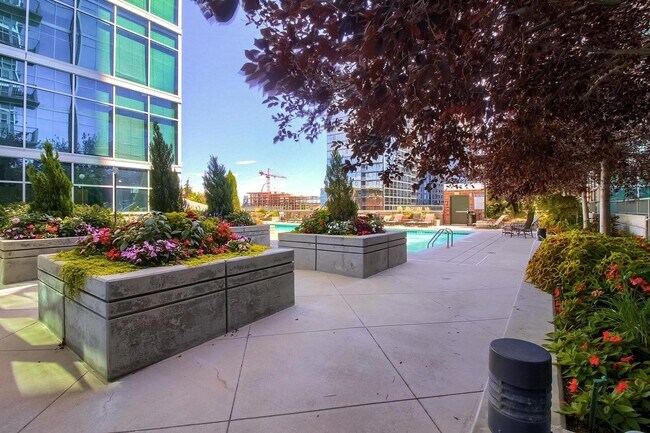 Building Photo - INCREDIBLE Riverfront Park Condo- 1BD/1BA ...