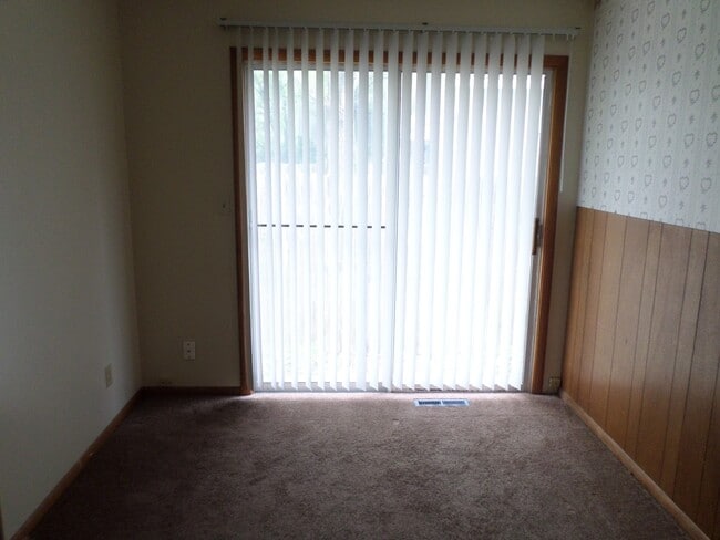 Primary Photo - Privacy Fence and a Garage!