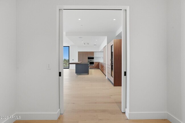 Building Photo - 4849 N Camelback Rdg Dr
