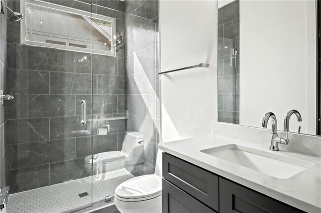 Building Photo - 1241 Bridges Ave SW