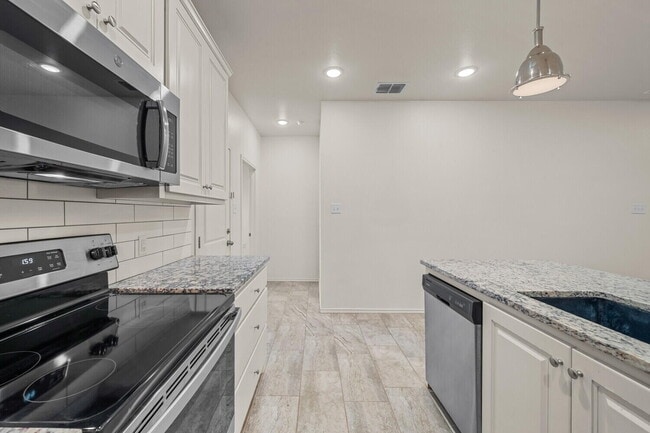 Building Photo - 5708 Lehigh St