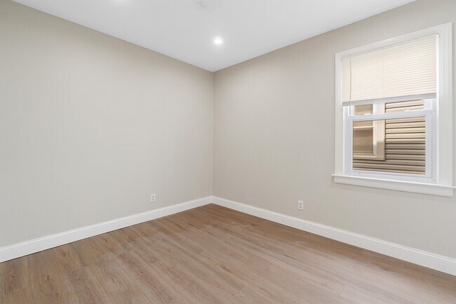 Building Photo - 24 Fremont St