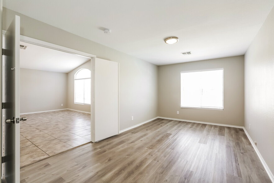 Building Photo - 1025 Blue Lantern Dr