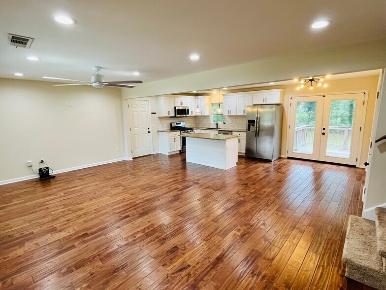 Building Photo - 2270 Miriam Ln