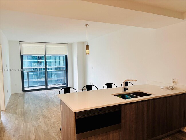 Building Photo - 801 S Miami Ave