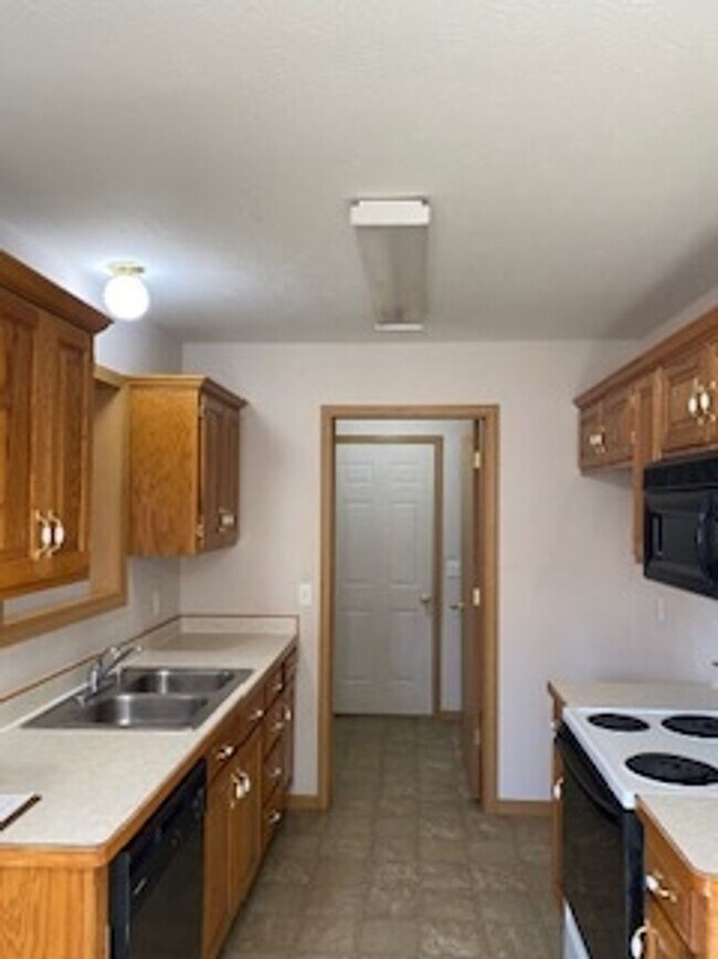 Building Photo - 124 Arrowhead Rd