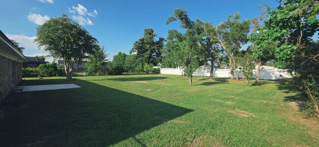 Building Photo - 619 Old Forest Way Rd