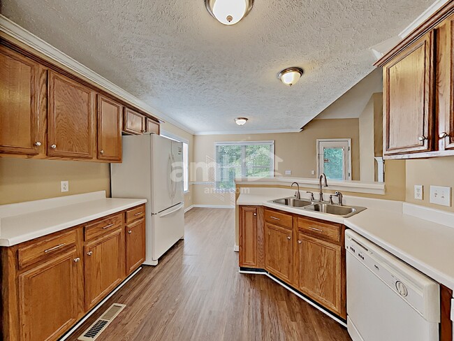 Building Photo - 620 Woodhaven Dr