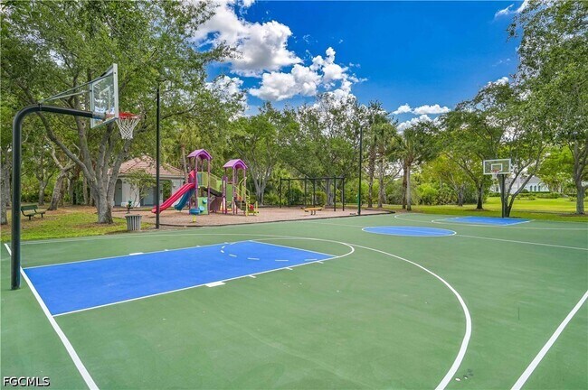 Building Photo - 5000 Royal Shores Dr