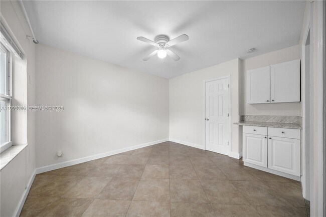 Building Photo - 1041 NE 9th Ave