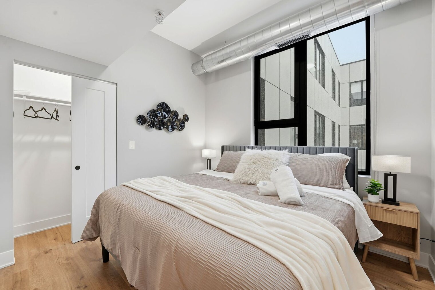 Building Photo - 6044 N Winthrop Ave