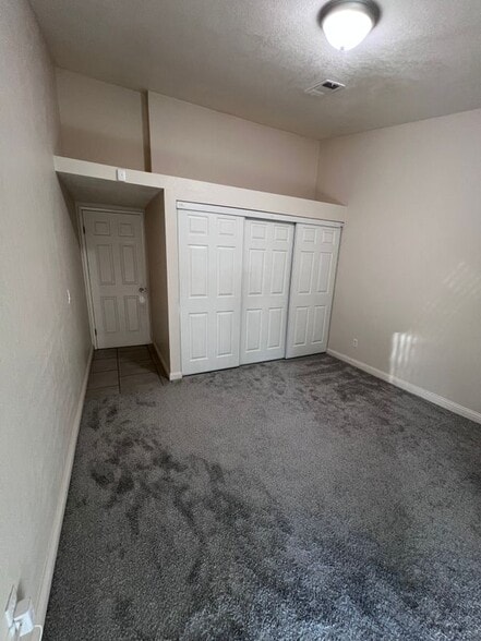 Building Photo - 13201 Lakota Dr