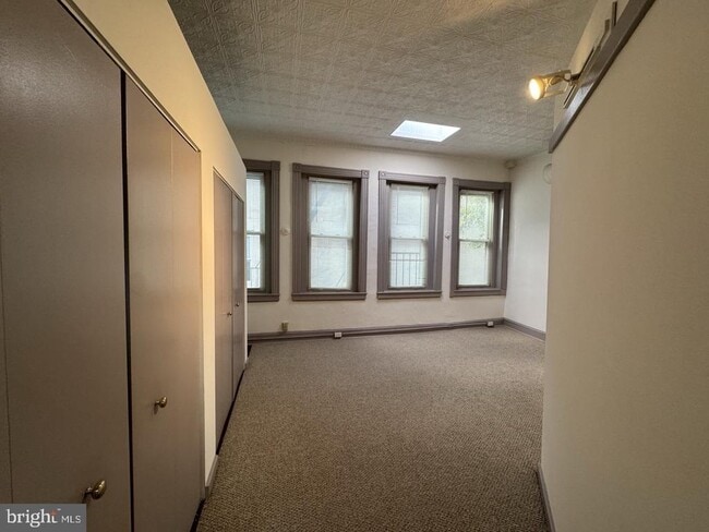 Building Photo - 328 S Broadway