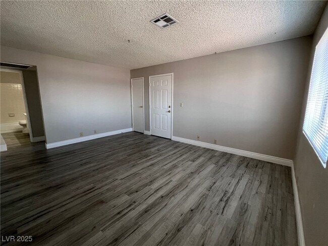 Building Photo - 5061 W Pioneer Ave