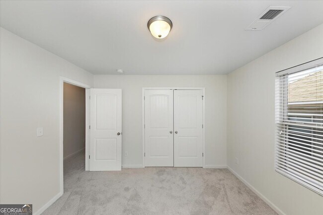 Building Photo - 541 Tulip Ln