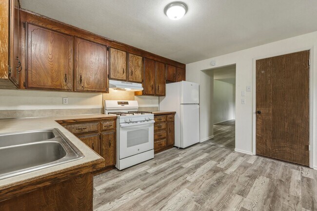 Building Photo - MOVE IN READY NOW!! 4 bed 1 bath on shy half acre! North Thurston School District