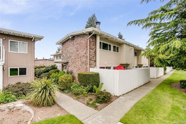 Building Photo - 12241 SE 59th St