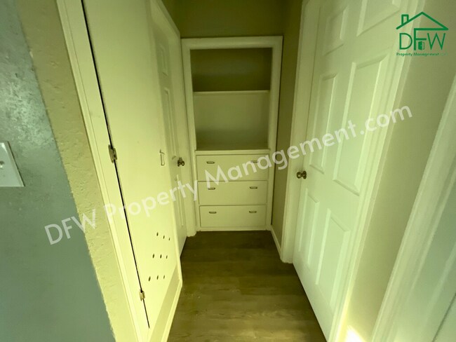 Building Photo - 1605 NW Irwin Ave