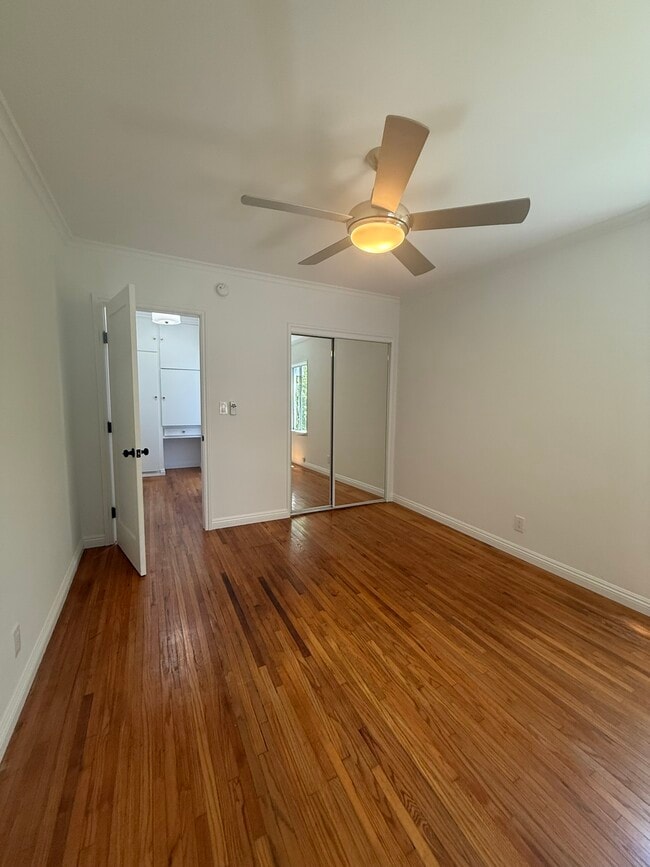 Building Photo - 11610 Oxnard St