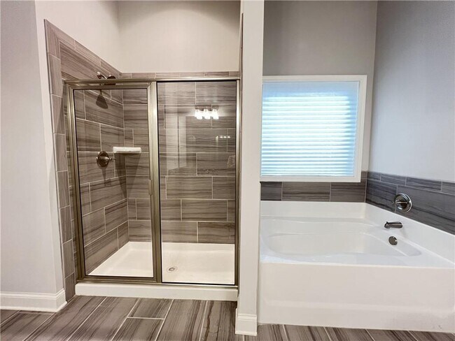 Building Photo - 4675 Silver Oak Dr SW