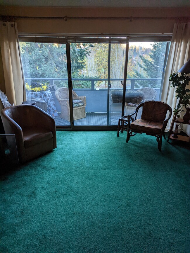 Living Room with Deck - 7930 SE 34th St