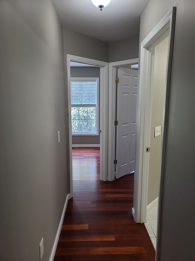 Building Photo - 3 Bedroom 2 1/2 bath end unit Townhome for Rent in Waynesboro