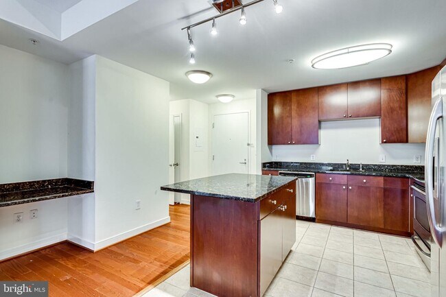 Building Photo - 155 Potomac Passage