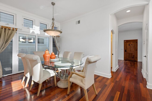 Building Photo - 3-bedroom 3.5 Coronado Village home near schools