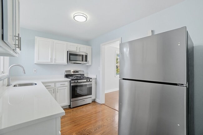 Building Photo - 3 Bedroom, 1.5 Bathroom Home in Cincinnati!
