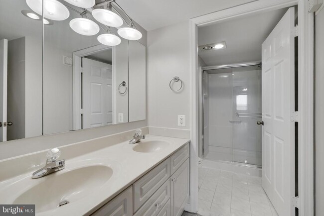 Building Photo - 2181 Jamieson Ave