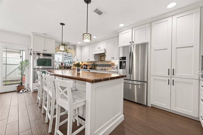 Building Photo - 12705 Huntingwick Dr