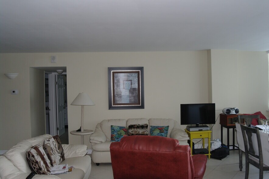 Building Photo - 7135 Collins Ave