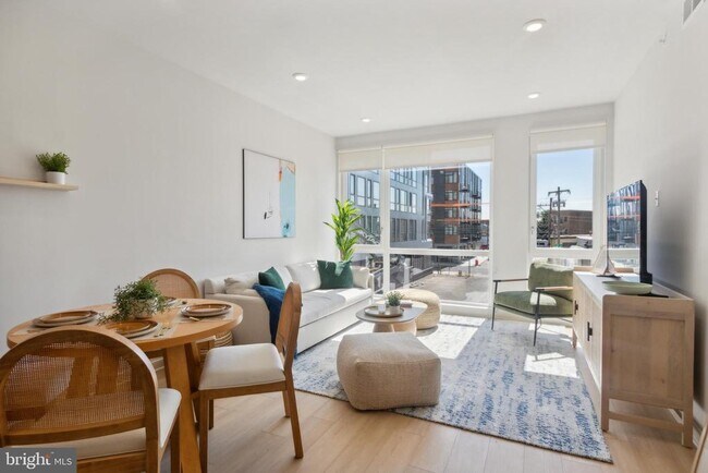 Building Photo - 1775 N American St