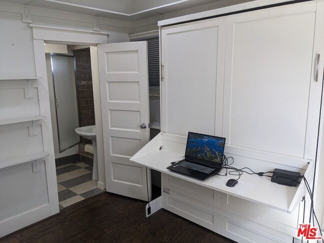 Building Photo - 4547 W 16th Pl