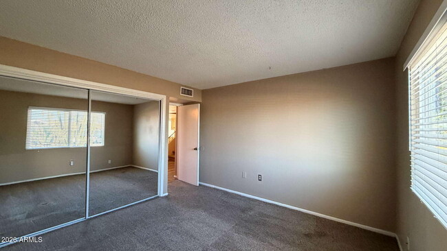 Building Photo - 2423 E Maryland Dr