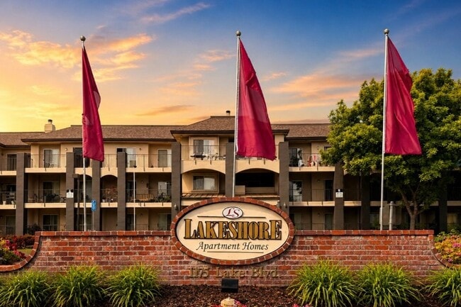 Lakeshore Apartments - Lakeshore Apartments - Lake Views!
