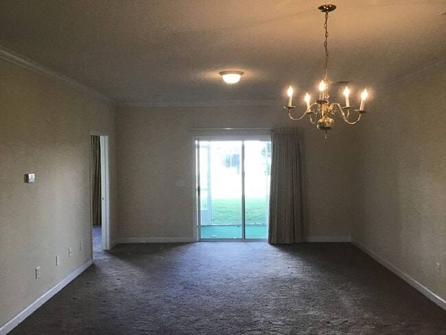 Building Photo - 1st Floor 2 Bedroom Condo in Berkshire Forest