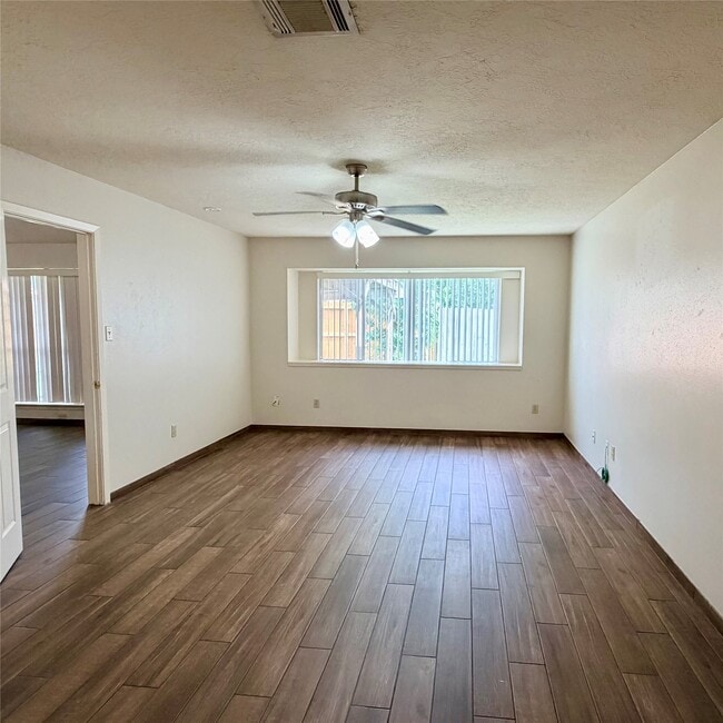 Building Photo - 16914 Summer Dawn Pl