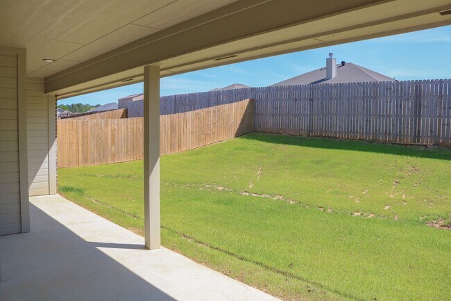 Building Photo - 5421 Meadow Ridge Dr