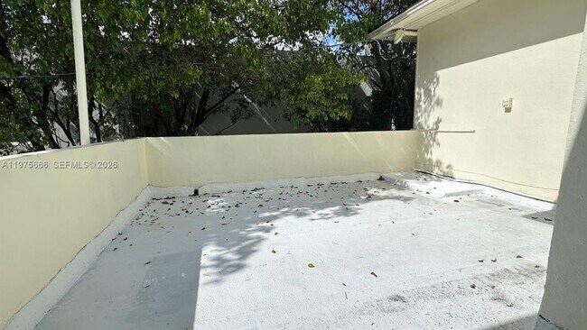 Building Photo - 320 SW 29th Rd