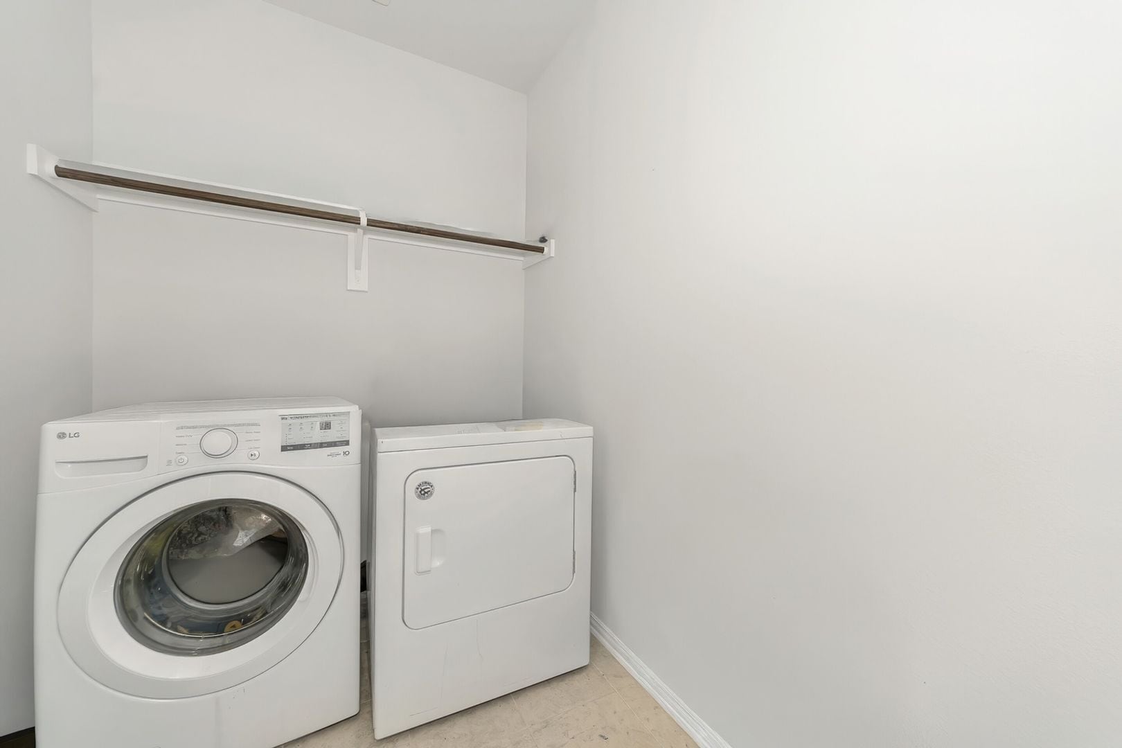 Building Photo - 2213 Pacific Ave