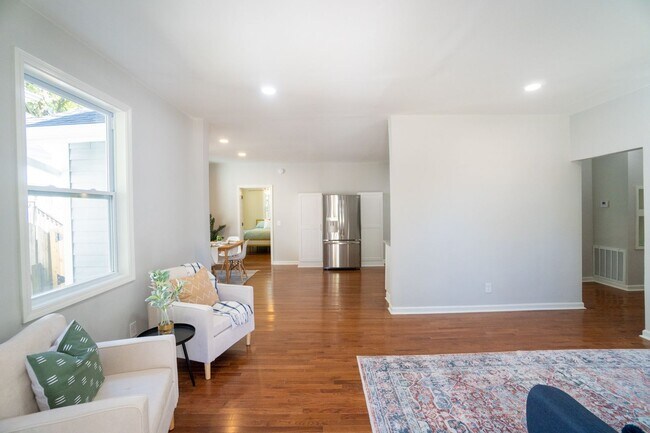 Building Photo - Charming East Nashville Home