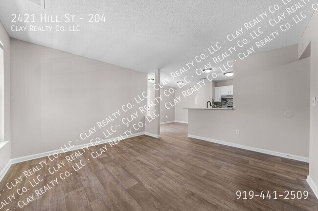 Building Photo - 2421 Hill St