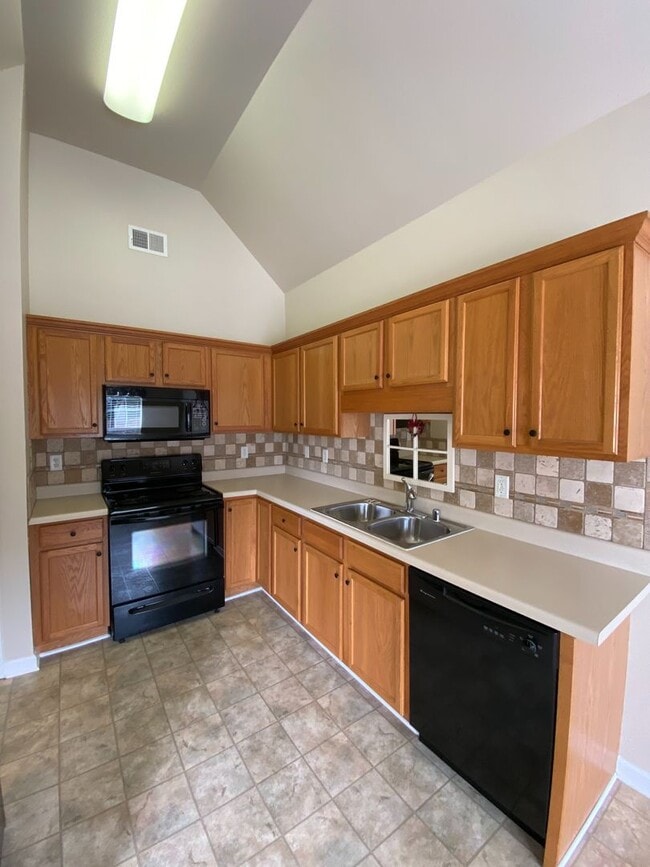 Building Photo - Cozy Home with Fenced-In Backyard for Rent in Bessemer! COMING SOON!