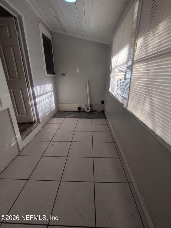 Building Photo - 1037 Detroit St