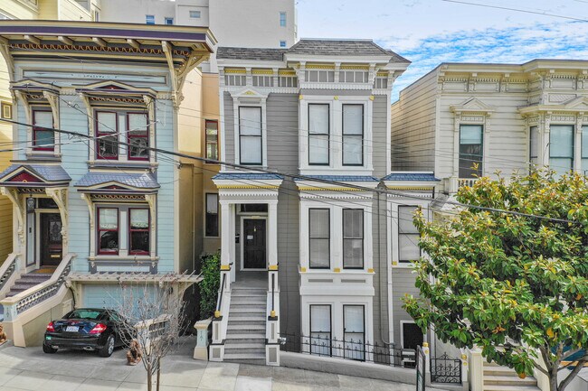 Primary Photo - 2110 Baker St