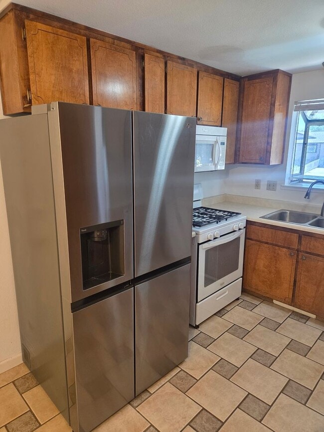 Building Photo - Pet-Friendly 3BR Home in Carson City with Yard & Modern Updates