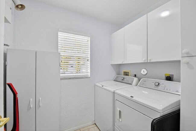 Building Photo - 7910 Laina Ln