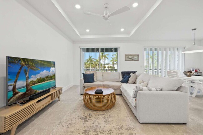 Building Photo - 3 BEDROM 3 BATH TOWNHOUSE IN VILLA MAR BON...